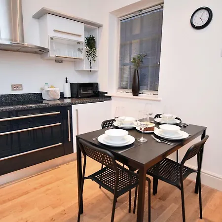 Derby 2 Bed Town House - Mins To University & City - Secure Parking Buitenkant foto