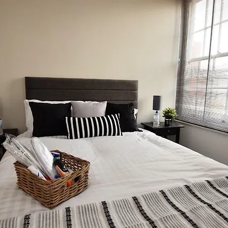Derby 2 Bed Town House - Mins To University & City - Secure Parking Buitenkant foto