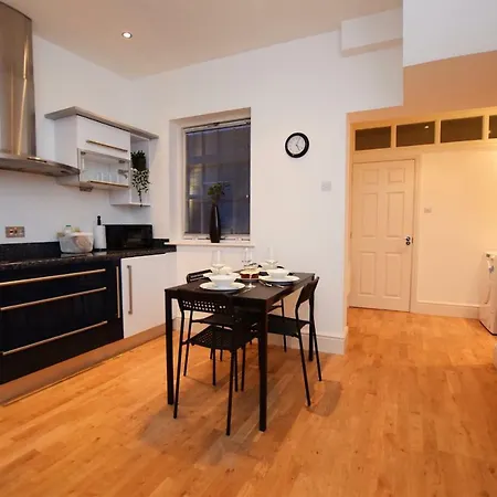Derby 2 Bed Town House - Mins To University & City - Secure Parking Buitenkant foto
