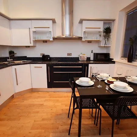 Derby 2 Bed Town House - Mins To University & City - Secure Parking Buitenkant foto