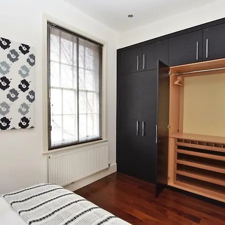 Derby 2 Bed Town House - Mins To University & City - Secure Parking Buitenkant foto