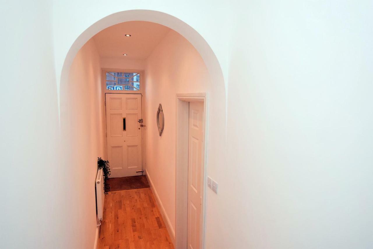 2 Bed Town House - Mins To & - Secure Parking Holiday home Derby