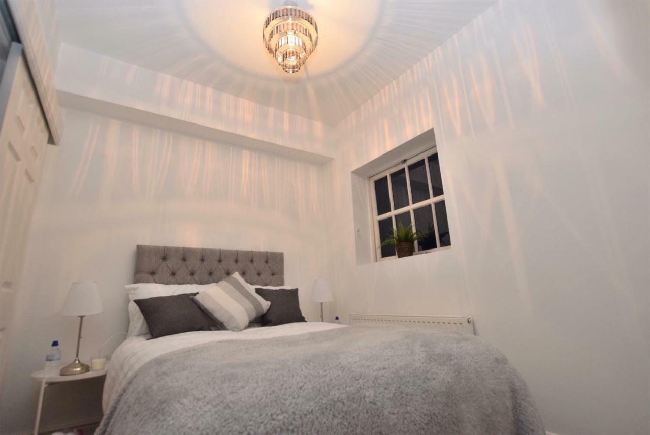Holiday home 2 Bed Town House - Mins To & - Secure Parking Derby
