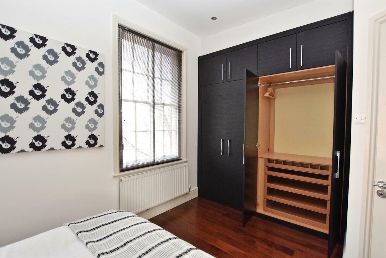 2 Bed Town House - Mins To & - Secure Parking Holiday home *