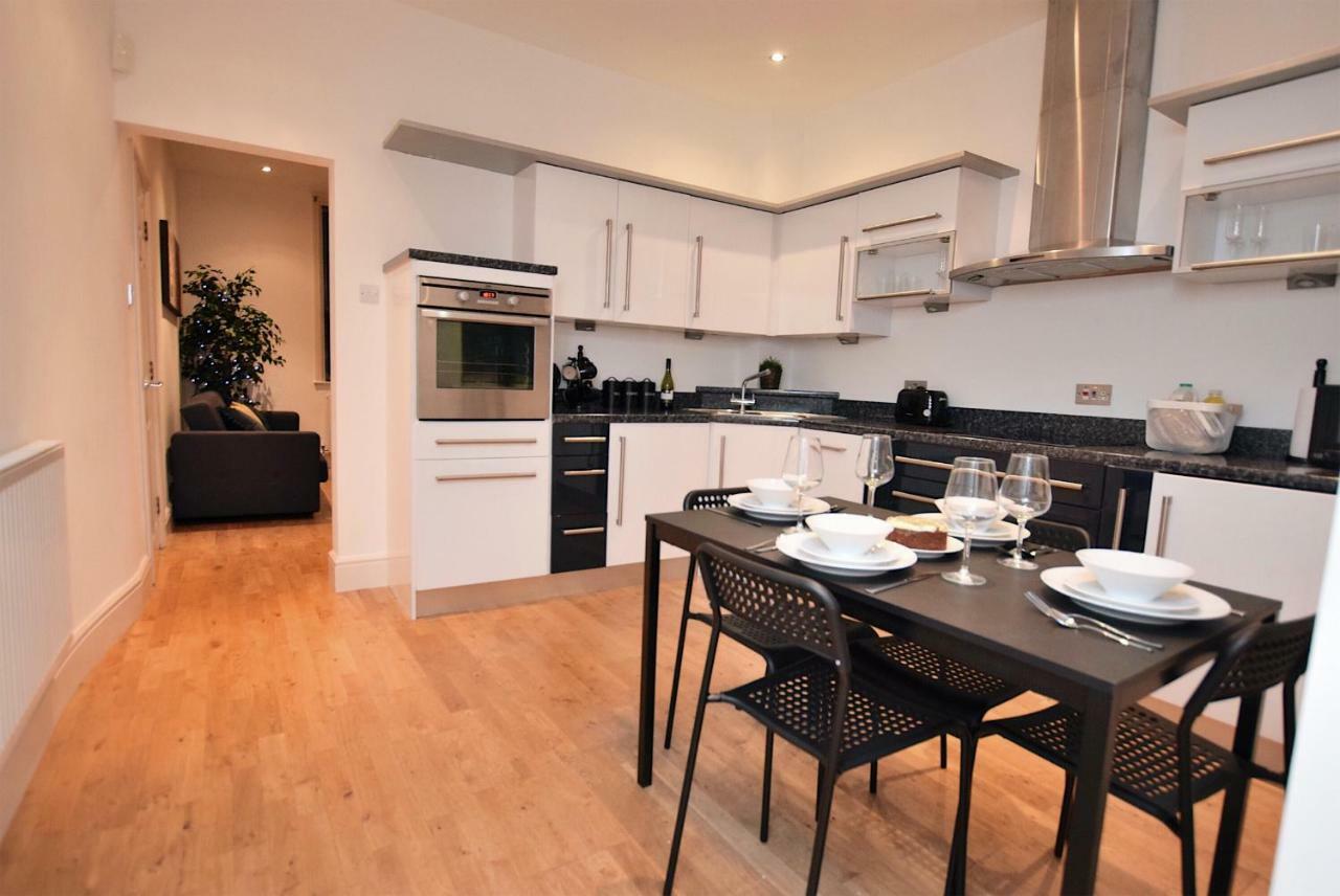 2 Bed Town House - Mins To & - Secure Parking Derby