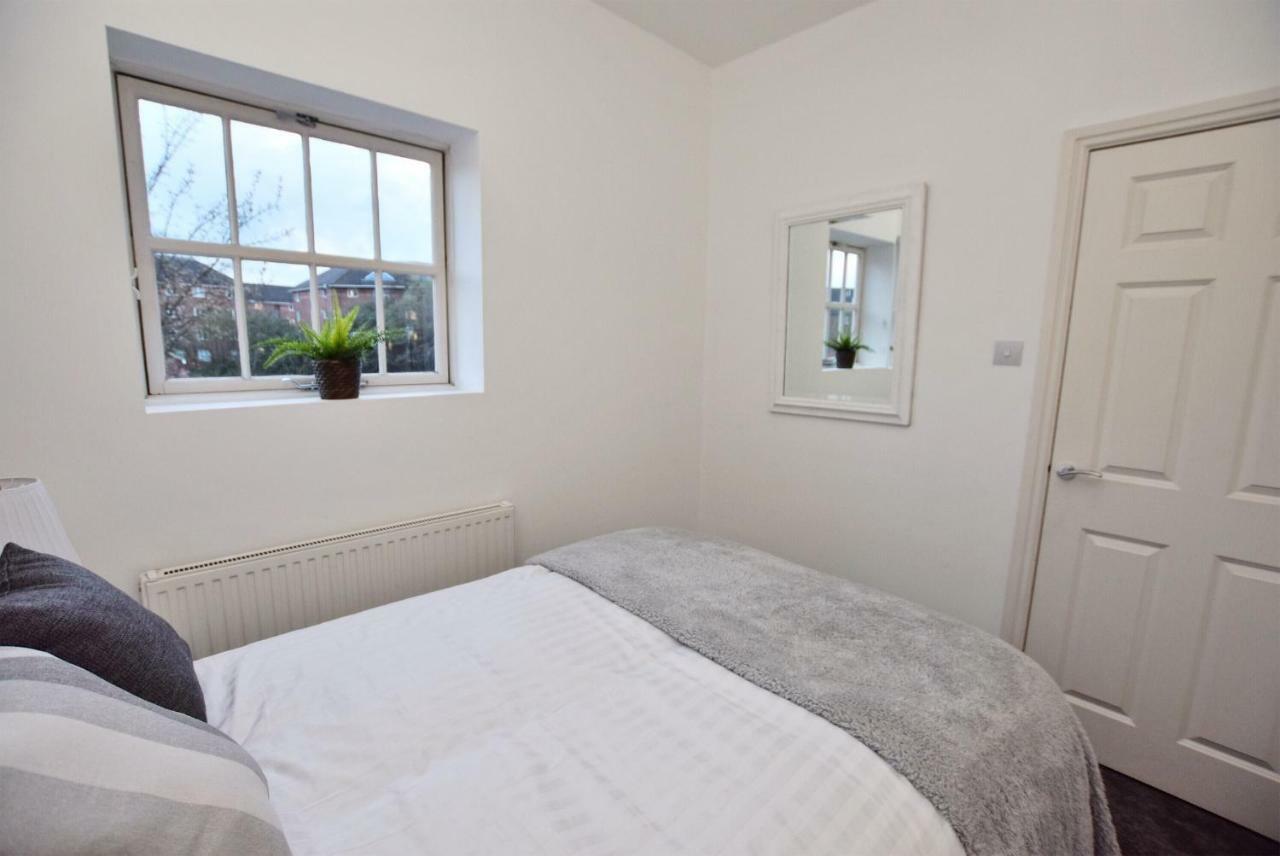 2 Bed Town House - Mins To & - Secure Parking Derby